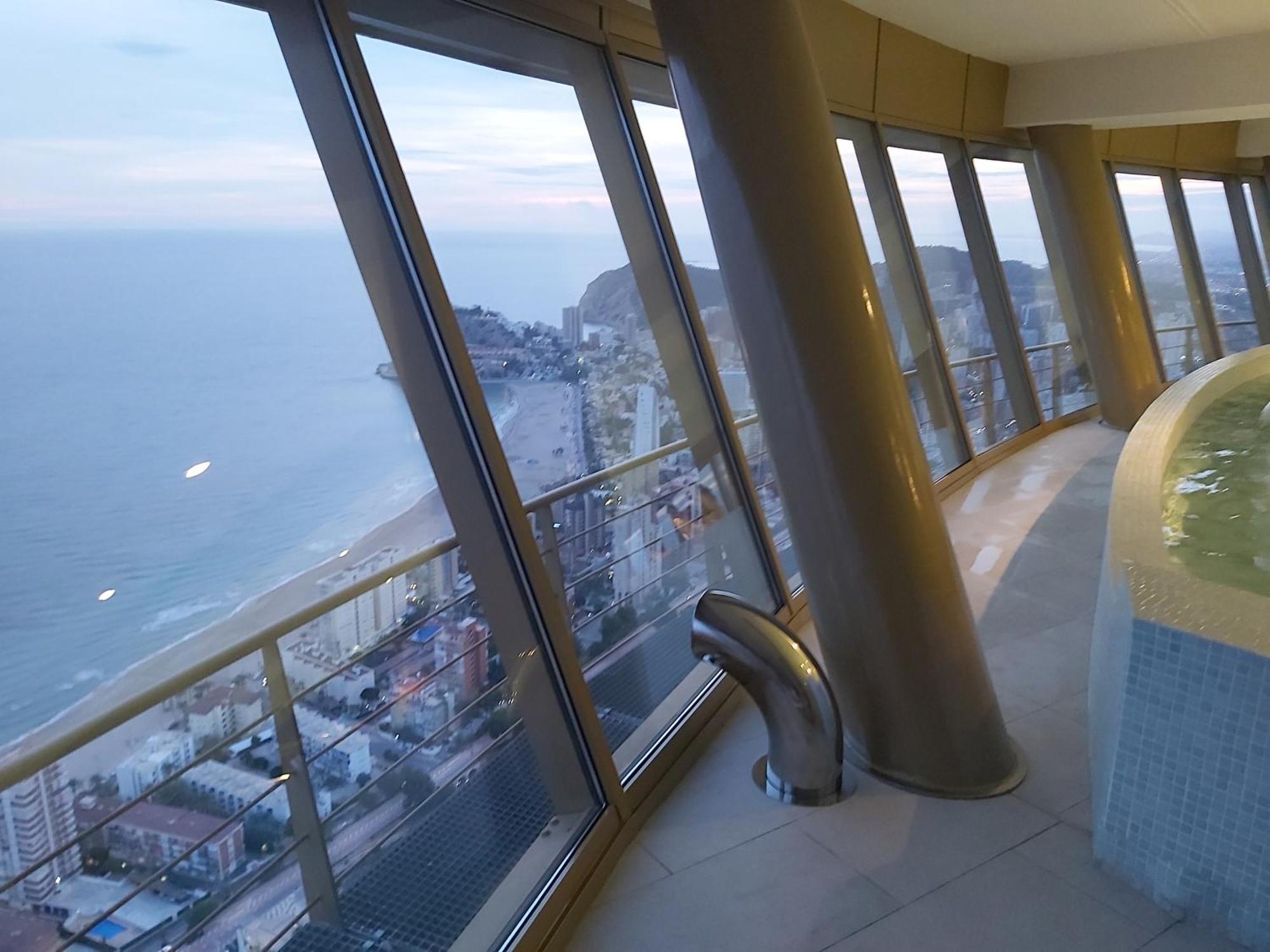 Intempo Luxury Ocean Views Resort Бенидорм Екстериор снимка