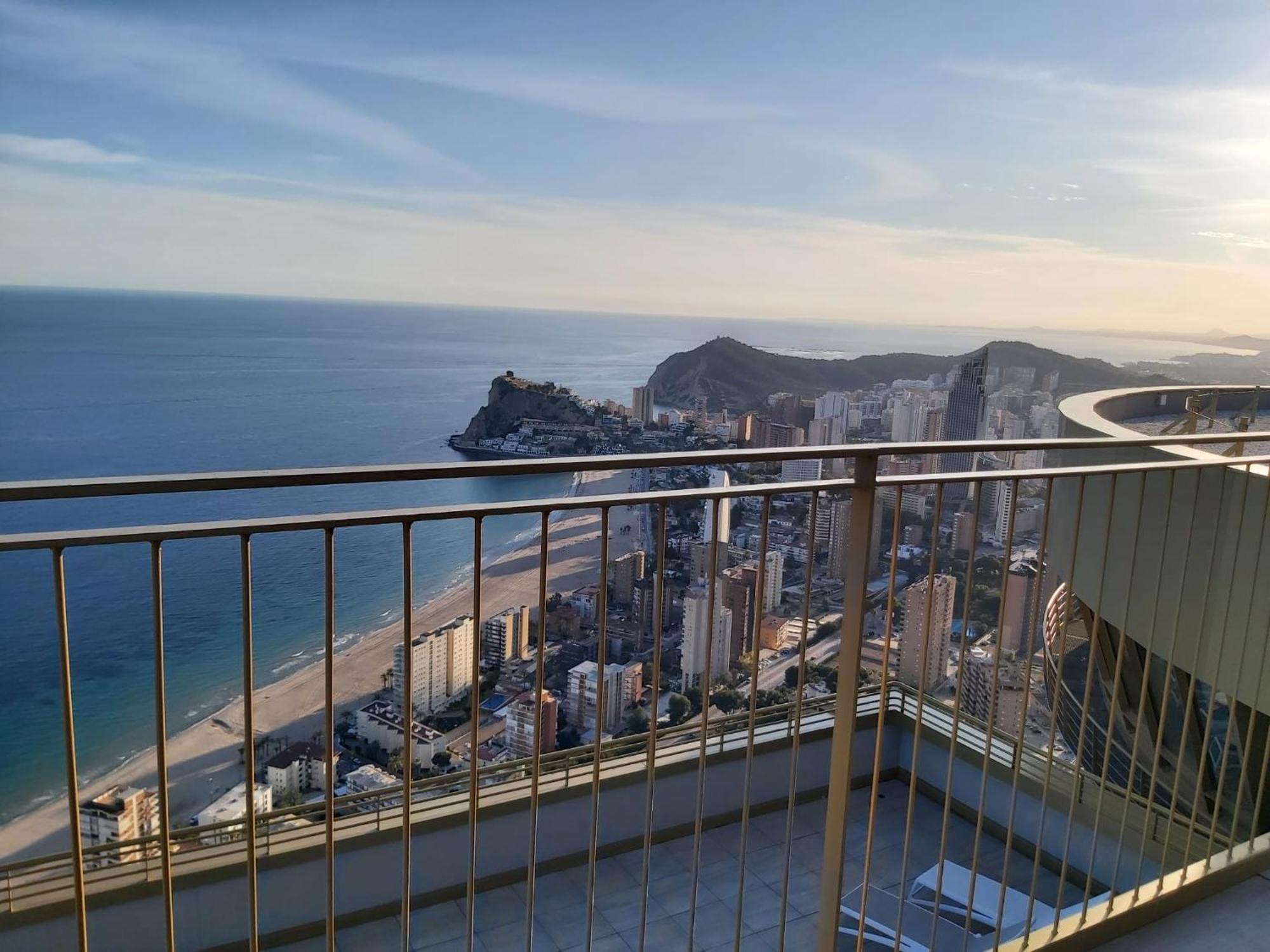 Intempo Luxury Ocean Views Resort Бенидорм Екстериор снимка